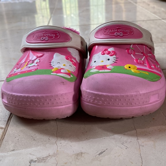 Hello Kitty lined Crocs - Picture 6 of 8